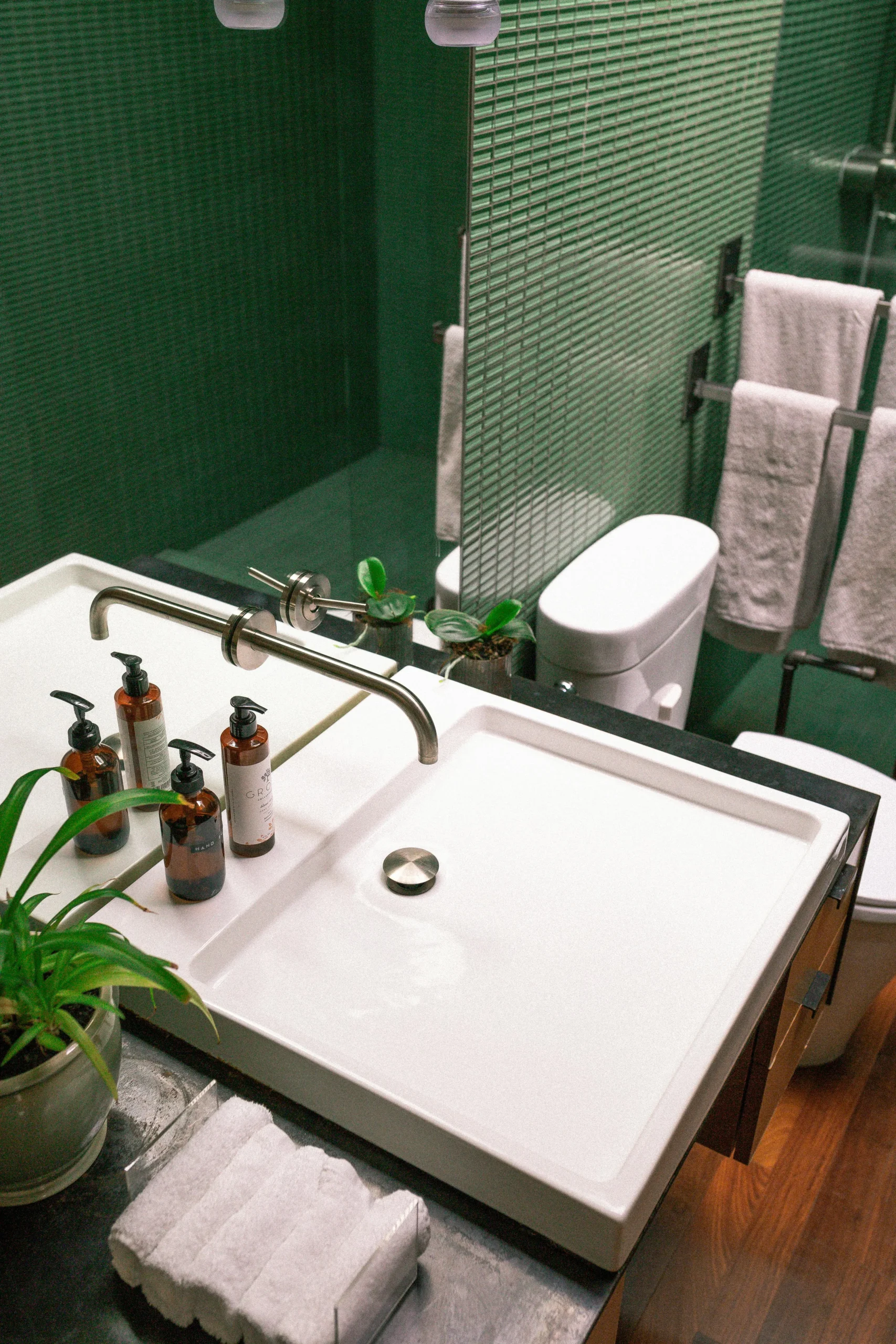 Baño Verde con Estética Botánica. 2