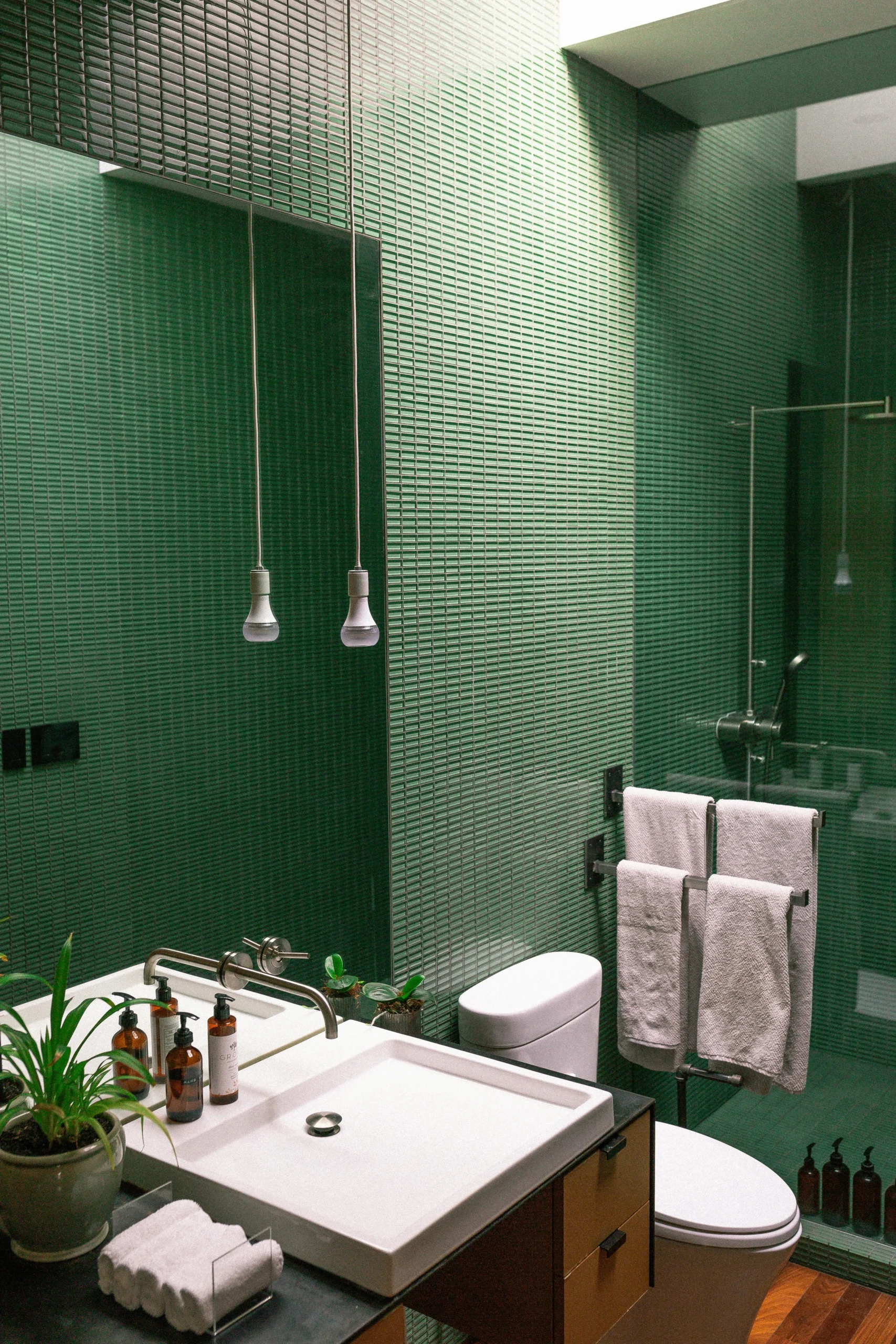 Baño Verde con Estética Botánica. 3