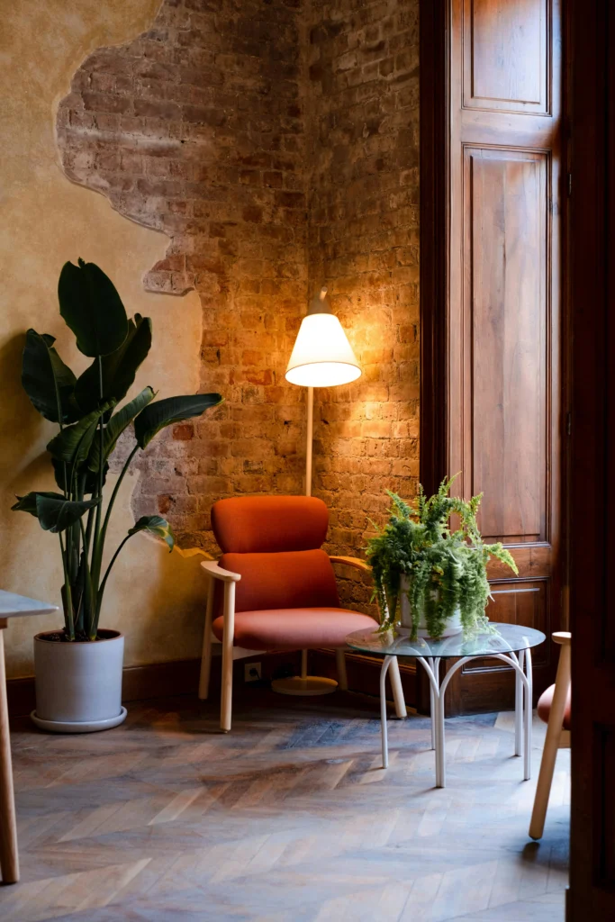 7 Tips. Residencia Kendall Jenner vs Pantone Cloud Dancer Salón de Estilo Zen Contemporáneo