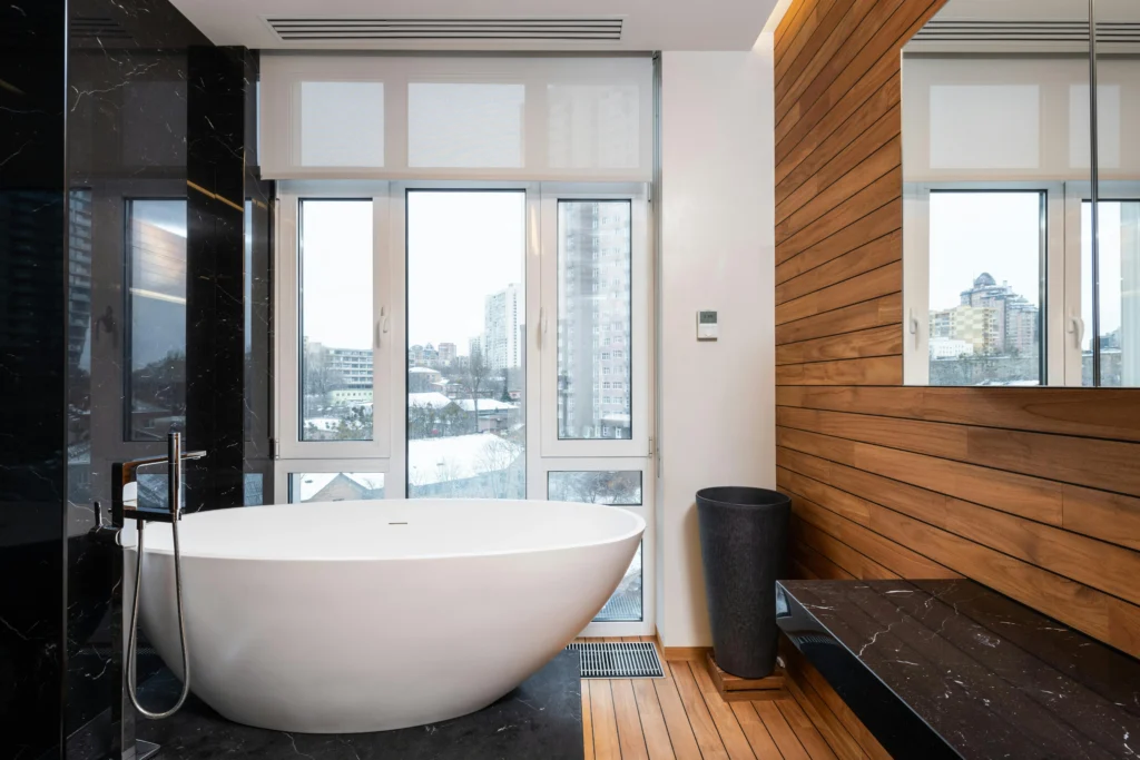 Tendencias para Diseñar Baños en 2026 Baño Panorámico con Madera Natural y Vistas Urbanas