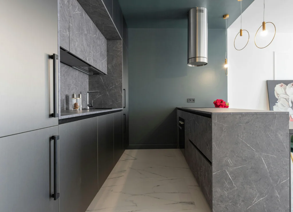 Proyecto K Cocina Moderna en Gris Grafito con Isla de Piedra Natural