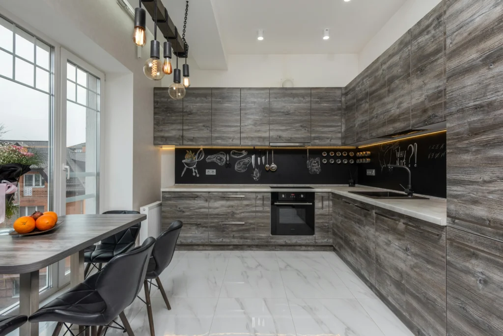 inicio Cocina de Diseño en Madera Envejecida con Detalles Negros