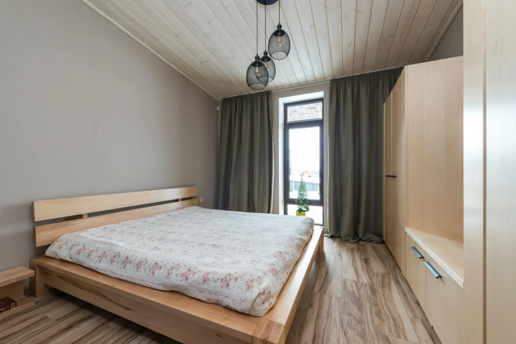inicio Dormitorio Minimalista con Mobiliario de Madera Clara