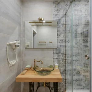 Dikigai LookBook_IMG322 Baño Rústico Chic con Lavabo de Vidrio Ámbar