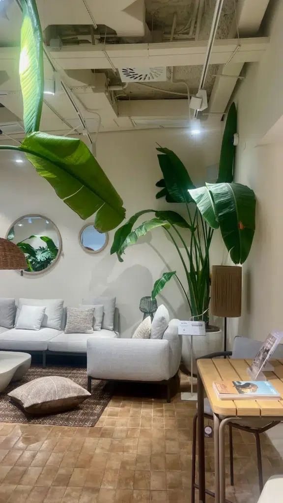 inicio Salón Luminoso con Estética Japandi y Conexión Natural
