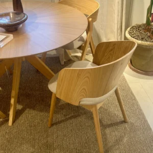 Comedor y Salón de Planta Abierta en Estilo Nórdico Contemporáneo