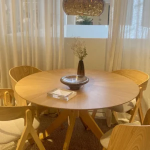 Comedor y Salón de Planta Abierta en Estilo Nórdico Contemporáneo